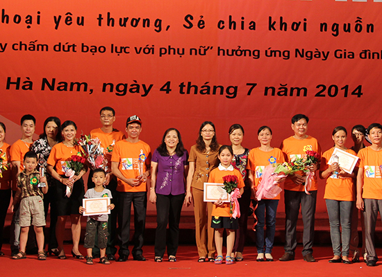 Participants at MenCare Vietnam's campaign to prevent domestic violence