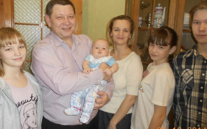 A family celebrates the Father of the Year awards in Russia.