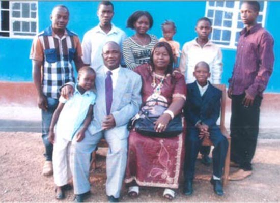 An extended family in Sub-Saharan Africa